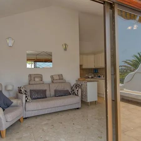 104 Aries Pebble 酒店